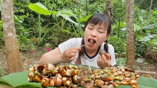 Survival Skills: Girl Cooking Snails In Forest And Eating Delicious #49
