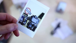 حافظ على خصوصية صور هاتفك مع الة التصوير فوجي Fuji instax share