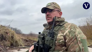 Junto a un comandante ucraniano en la frontera: “Esa colina verde de allí es Rusia”