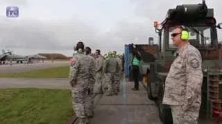 Frisian Flag 2015: Amerikaanse F 15's oefenen boven Leeuwarden