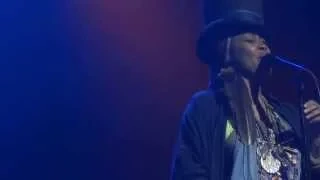 Erykah Badu & The Roots Performing You Got Me