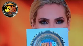 Tutti gli outfit di Ilary Blasi all'Isola dei Famosi 2022