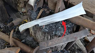 Blacksmithing - Forging A Sharp Machete From Leaf Spring.