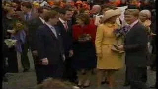 Koningin viert in Koninginnedag in Meppel en Hoogeveen