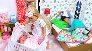 Baby Dolls Family Morning Routine in Dollhouse! Play Toys