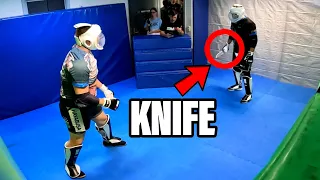 6 Martial Arts Experts Locked with a Knife Attacker!