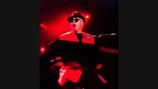 19. Levon (Elton John - Live in New York 10/6/1989)
