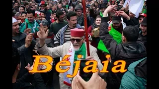 Marche du 22 mars 2019 à Béjaia avec des rythmes pertur'batteur مسيرات سلمية في بجاية بإقاعات