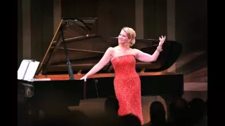 Joyce DiDonato Sings 'Somewhere Over the Rainbow' as Encore