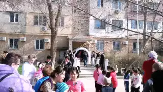 Труба Карна́й на узбекской свадьбе.