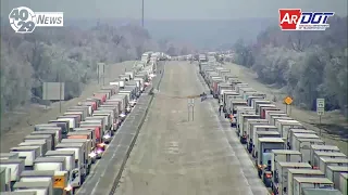 Wreck completely stops traffic on I-40 in eastern Arkansas