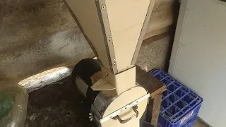 Triturador de milho feito com panela de pressão.