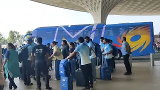 UNCUT FOOTAGE : MUMBAI INDIANS TEAM SPOTTED AT AIRPORT