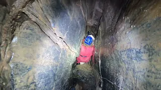 Ogof ffynnon ddu entrance, cwm dwr, tight entrance, swcc