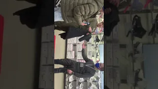 ДРАКА ОХРАНИКА В ТЦ !!! БЕСПРЕДЕЛ ОХРАННИКОВ СПОРТМАСТЕРА !!!, ,, ПОЙМАЛИ ВОРА ‘’