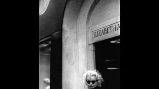 Marilyn Monroe  -  At Elizabeth Arden,  New York 1955  RARE