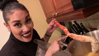 I COOKED MY FIRST CRAB BOIL!!! COOKING WITH KEKE!