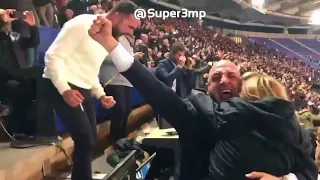 VIDEO - Roma, la tribuna stampa esulta per la vittoria sul Barcellona