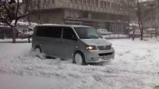 Volkswagen Caravelle T5 4Motion on snow 4x4