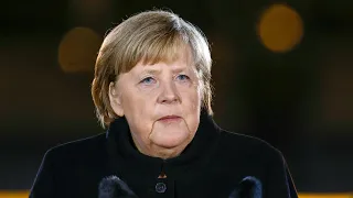 Merkel verurteilt Verschwörungstheorien und Hetze | AFP