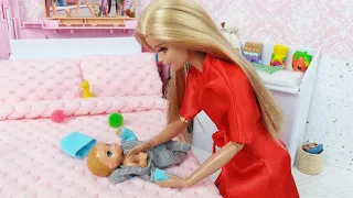 Mama and Baby Dolls family morning Routine stories | Play Dolls