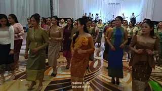 ພາທຸກຄົນມາເບິ່ງງານດອງບ້ານເຮົາ(Lao Wedding party)
