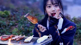 Foggy Early Morning BBQ Skewer Eating and Chatting ASMR[ENG SUB] 