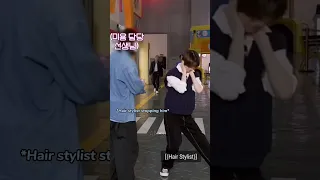 The way he stopped infront of the hair stylist lol 😂  #beomgyu#txt #todo #투모로우바이투게더