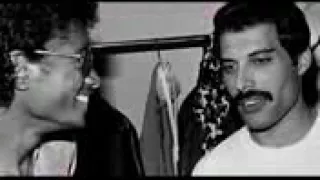 Freddie Mercury e Michael Jackson- There  Must Be More  To Life Than This