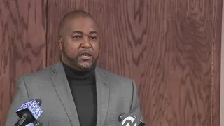 Former Oakland police chief accuses mayor of retaliation
