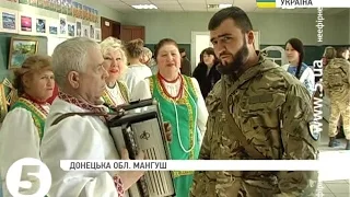 Для оборонців Маріуполя влаштували святковий концерт