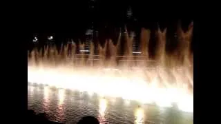 Танцующие фонтаны у подножия Бурж Халифы в Дубаи