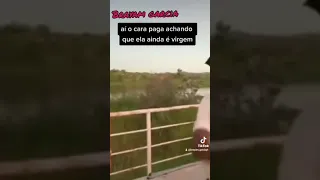 menina vendendo a virgindade (buraco enorme/meme)