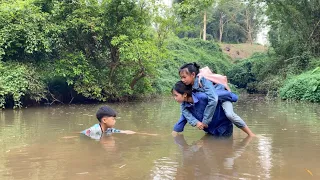 18 year old single mother helps students wade river | How to cook wormwood cake