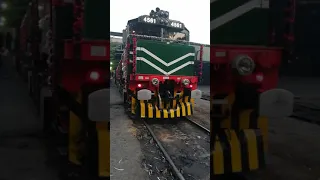Beautiful decorated New American Locomotive GEU20 Pakistan Railways going for its first ride