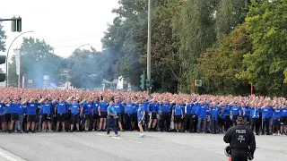 [Großeinsatz HSV vs Hansa Rostock] 6.000 Hansa Fans in Hamburg // Fanmarsch Hansa + Pyro im Stadion