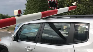 *BARRIER HITS CAR & MALFUNCTION* Kempston Hardwick Station Level Crossing (Beds) Thursday 30.05.2019