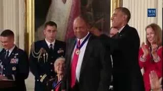 Willie Mays Awarded Presidential Medal Of Freedom