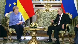 Abschiedsbesuch in Moskau - Merkel trifft Putin: "Tiefgreifende Differenzen"