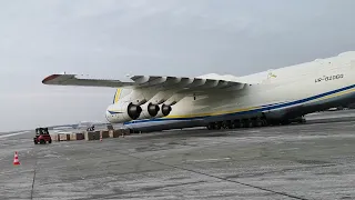 23.12.2021 Antonov 225 "Mrija" UR-82060 i An-124 "Rusłan" UR-82007 na lotnisku Rzeszów Jasionka.