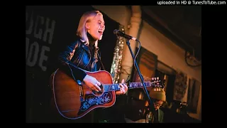 Phoebe Bridgers: "Teenage Dirtbag" (Wheatus cover)