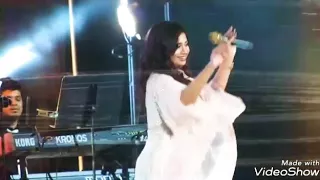 Shreya Ghoshal  Cute Dancing