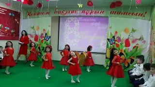 Танец девочек на 8 марта