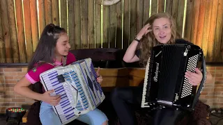 Olha o improviso da Isa de 12 anos no acordeon! É de arrepiar!