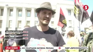 Акція на захист мови під Радою: як активісти відбивали у силовиків чоловіка з шиною / включення