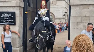 ❤️ Another heart warming moment. kings guard moves his horse for a young girl with severe hair loss.