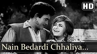 Nain Bedardi Chhaliya - Helen - Sanjeev Kumar - Badal Movie Songs - Asha Bhosle