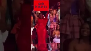 Yung Miami holding a “Go Papi!” sign for #diddy Y’all peep JT? 🤣 #citygirls #yungmiami #jt