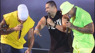 Léo Santana, Xanddy Harmonia e Tony Salles cantando juntos no Baile da Santinha de Verão