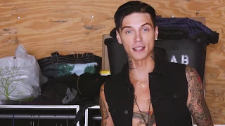 "What's In My Suitcase" with Andy Black - Vans Warped Tour 2017